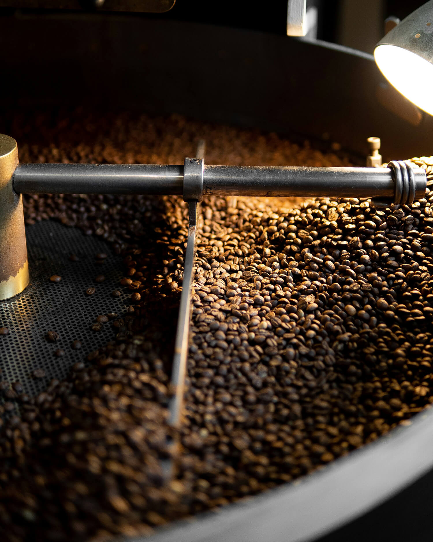 zori – Procesul de prajire – boabe de cafea atent selectionate pentru o aroma perfecta.